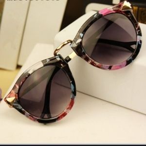 BLACK SPUNKY SUNGLASSES